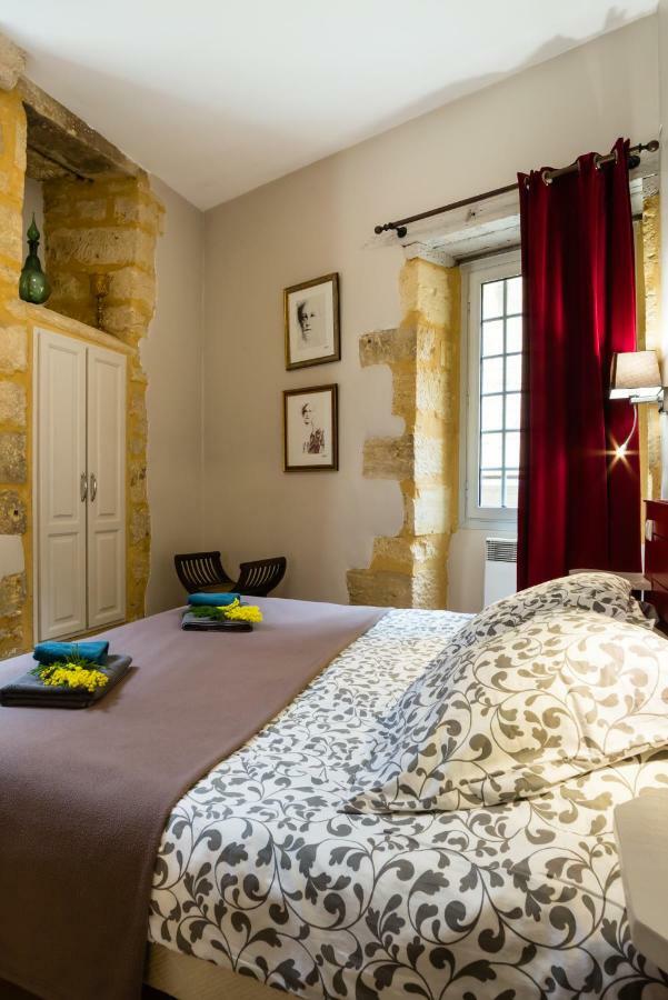 Rouge Passion Apartment