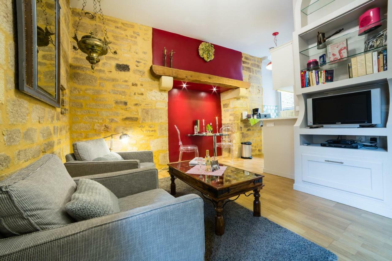 Rouge Passion Apartment